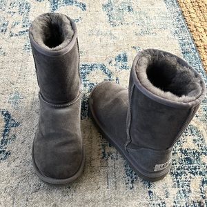 Ugg grey classic middie